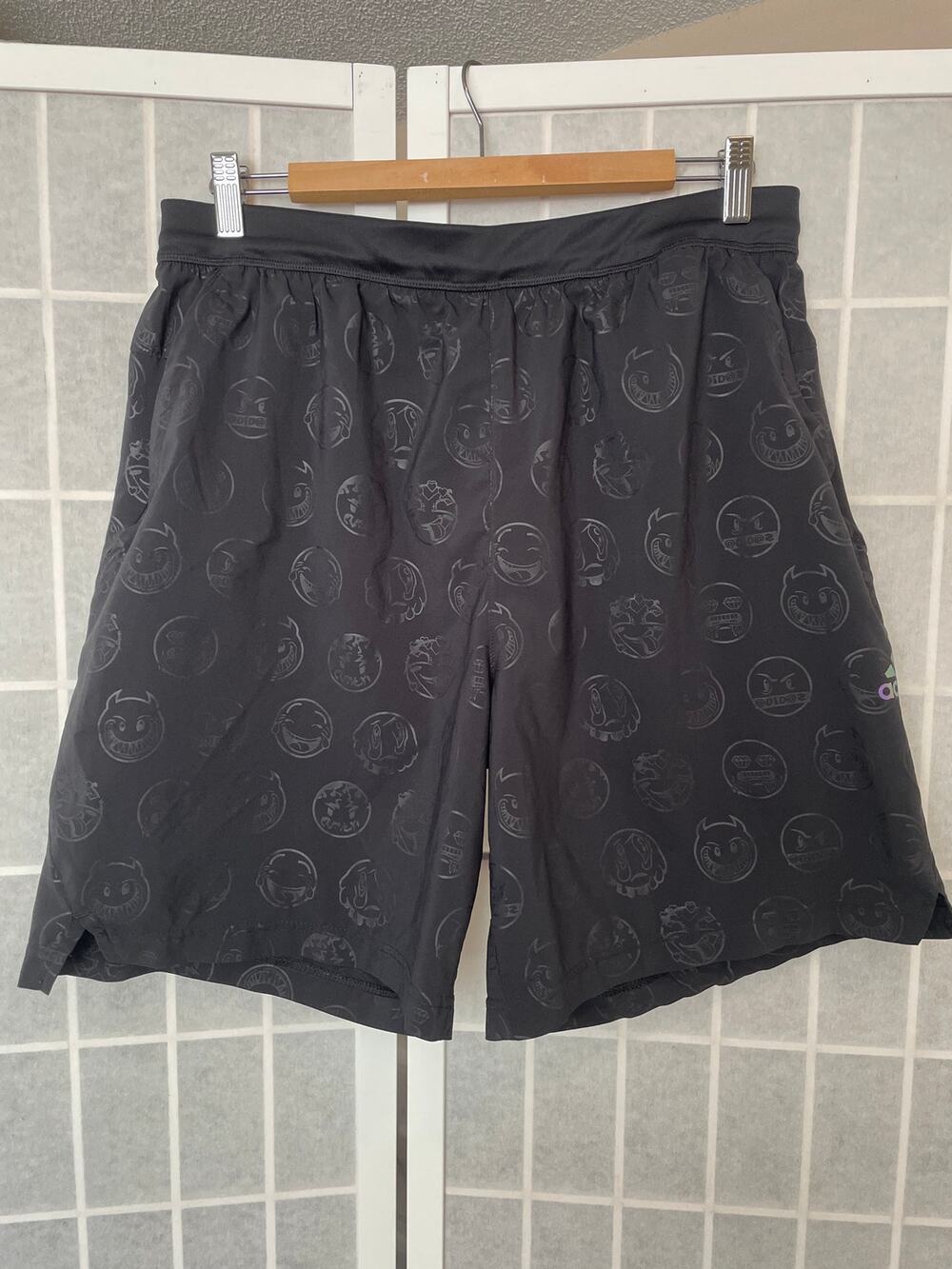 adidas Black Tonal Emoji Face Graphic Print Shorts L Gym Basketball Streetwear
